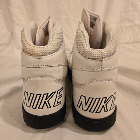 Vintage 1988 Nike Land Shark Football Cleats Size 12 Style 890103FT2 - Picture 4 of 11